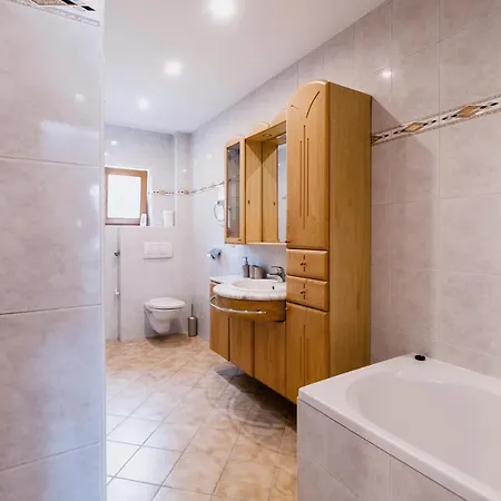 Kaiser Apartment *