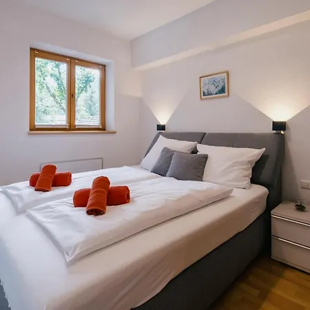 Kaiser Apartment *